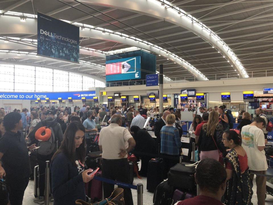 Queues build at Heathrow Terminal 5 on Thursday morning (Simon Johnston/Twitter)