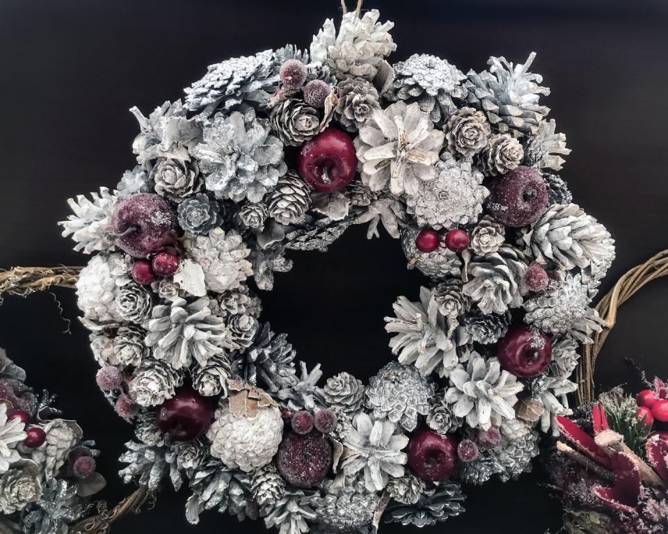 Frosten Pinecone Wreath