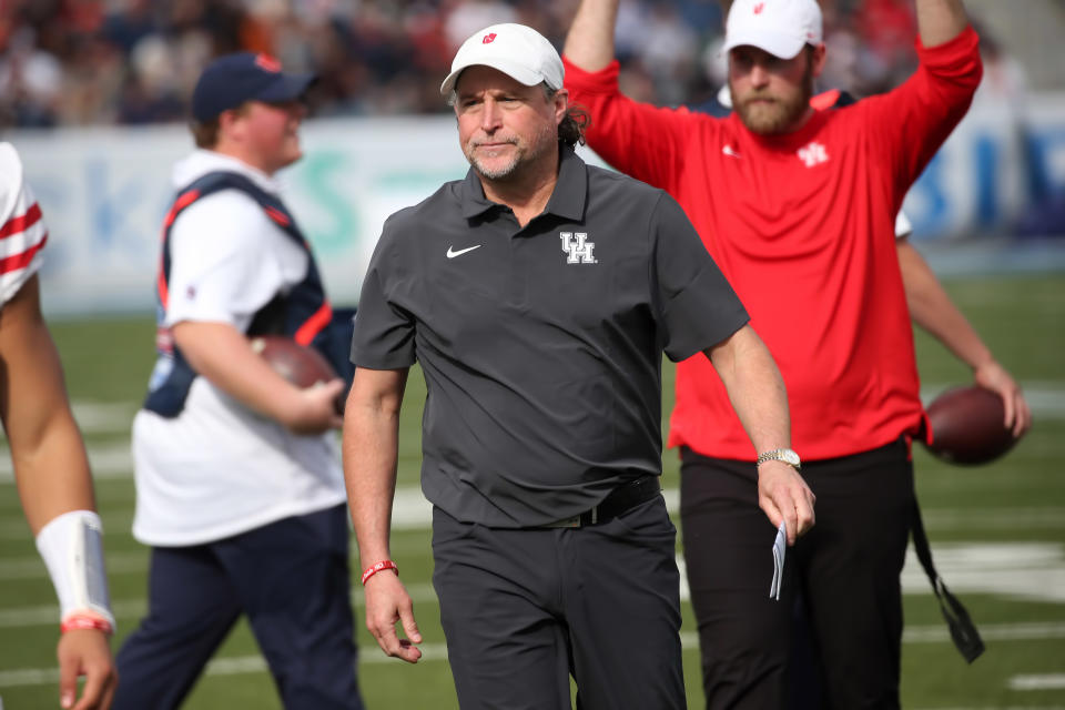 BIRMINGHAM, AL - DECEMBER 28: Houston Cougars head coach Dana Holgorsen during the TicketSmarter Birmingham Bowl between the Houston Cougars and the Auburn Tigers on December 28, 2021 at Protective Stadium in Birmingham, Alabama.  (Photo by Michael Wade/Icon Sportswire via Getty Images)