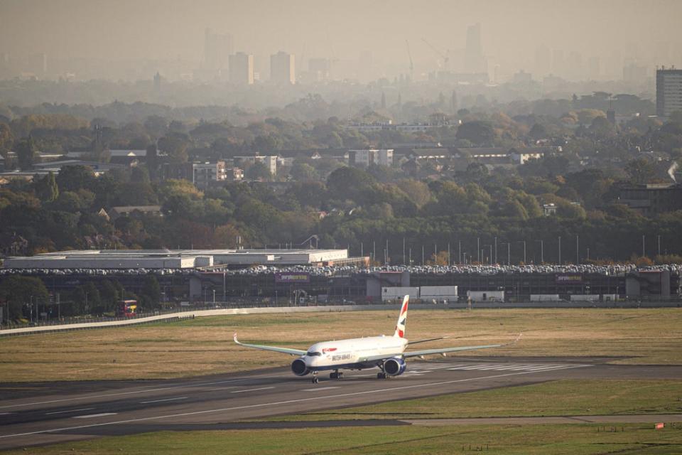 British Airways flight BA001 prepares to perform a synchronised departure with Virgin Atlantic flight VS3 on parallel runways at Heathrow Airport, heading for New York JFK (Doug Peters/PA) (PA Wire)