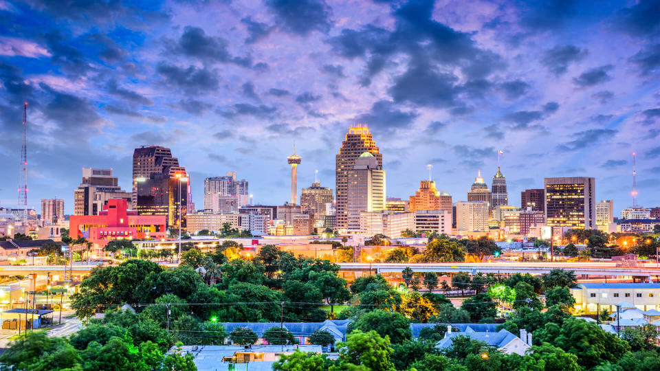 San Antonio, Texas, USA downtown city skyline