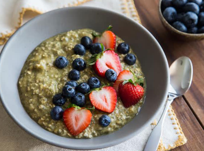 Saturday Breakfast: Matcha Overnight Oats with Berries