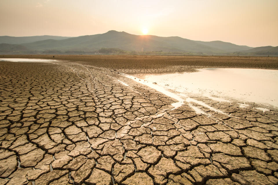 Drying lake effect of extreme weather and heating wave on summer, Climate change and Drought impact