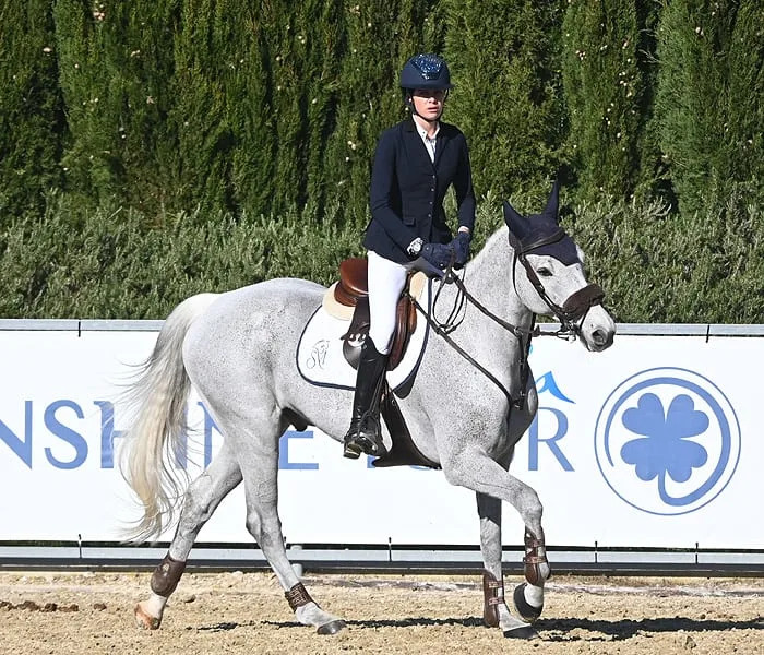 Sira Martínez montando a caballo 