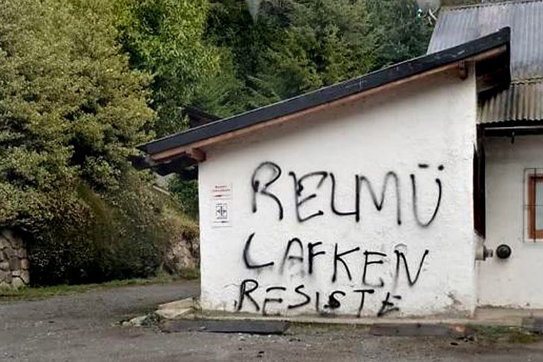 Vandalizaron dos iglesias Villa La Angostura