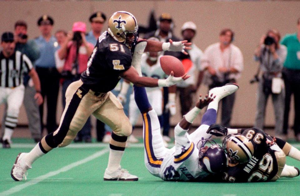 FILE -New Orleans Saints linebacker Sam Mills (51) reaches for a lose ball during an NFL football game against the Minnesota Vikings on Sept. 22, 1991, in New Orleans. Sam Mills is a finalist for the Pro Football Hall of Fame's class of 2022. (Ellis Lucia/The Times-Picayune/The New Orleans Advocate via AP, File)