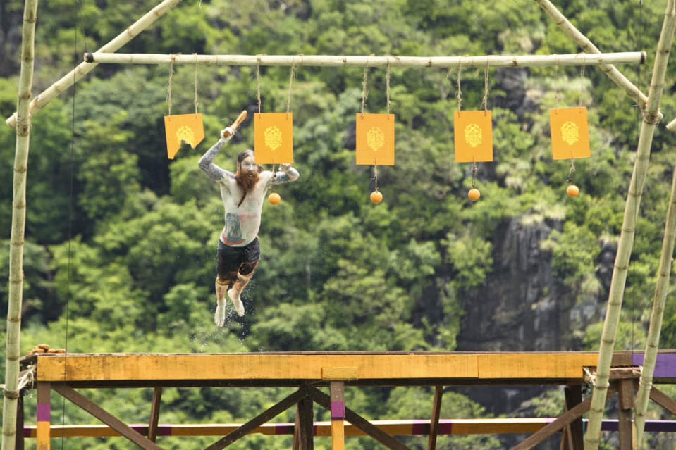 "Kill or be Killed" - Matt Bischoff of the Gota Tribe competes in the Immunity Challenge during the fourth episode of "Survivor: Caramoan - Fans vs. Favorites."