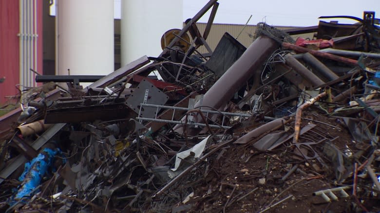 Calgary Metal Recycling plant fire extinguished