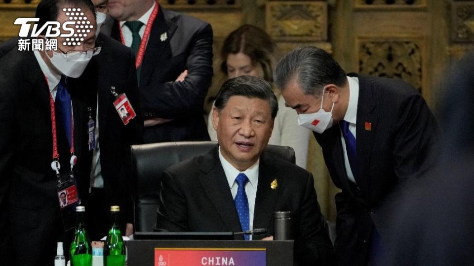 習近平15日出席G20峰會，與外長王毅對話。（圖／達志影像路透社）