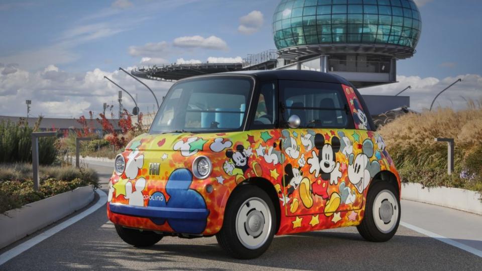 藝術家把Disney最具代表性的米奇放上Topolino。(圖片來源/ Fiat)