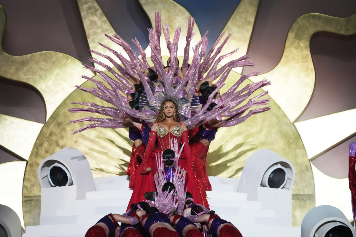 Beyoncé performs on stage headlining the Grand Reveal of Dubai’s newest luxury hotel, Atlantis The Royal on Jan. 21, 2023.<p>Kevin Mazur/Getty Images</p>