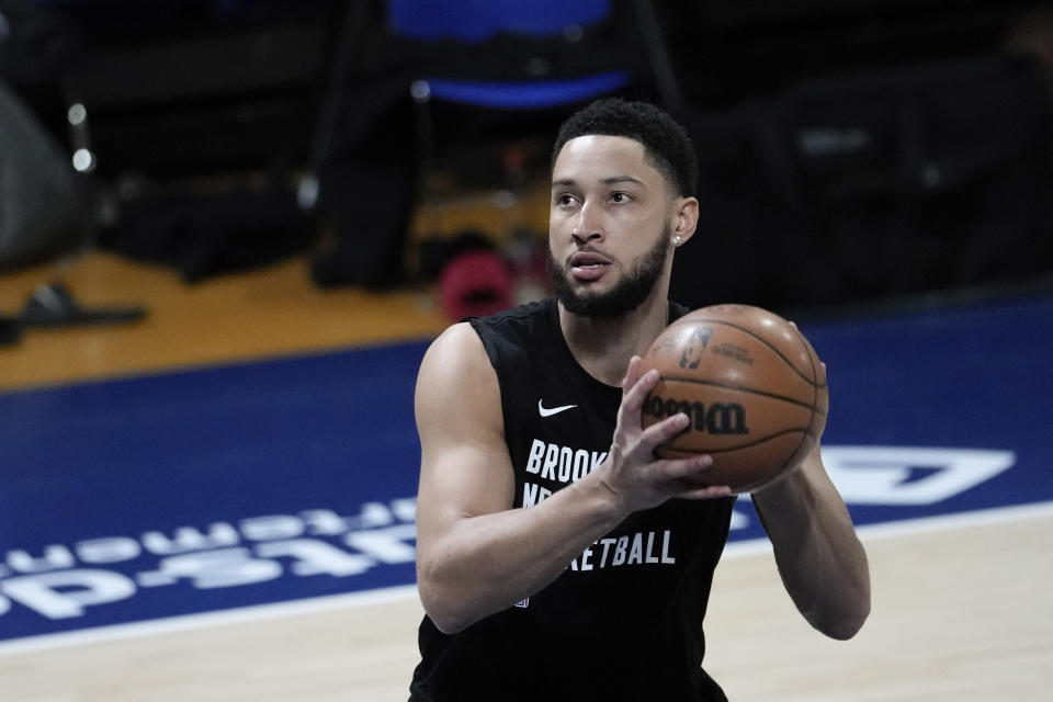 Ben Simmons de los Nets de Brooklyn durante un entrenamiento previo al partido contra los Cavaliers de Cleveland en Levallois-Perret, en las afueras de París, el miércoles 10 de enero de 2024. (AP Foto/Thibault Camus)