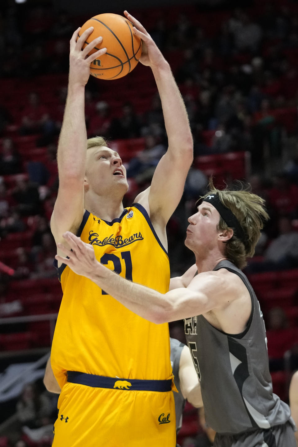 Utah center Branden Carlson, right, defends against California forward Lars Thiemann (21) during the first half of an NCAA college basketball game Sunday, Feb. 5, 2023, in Salt Lake City. (AP Photo/Rick Bowmer)