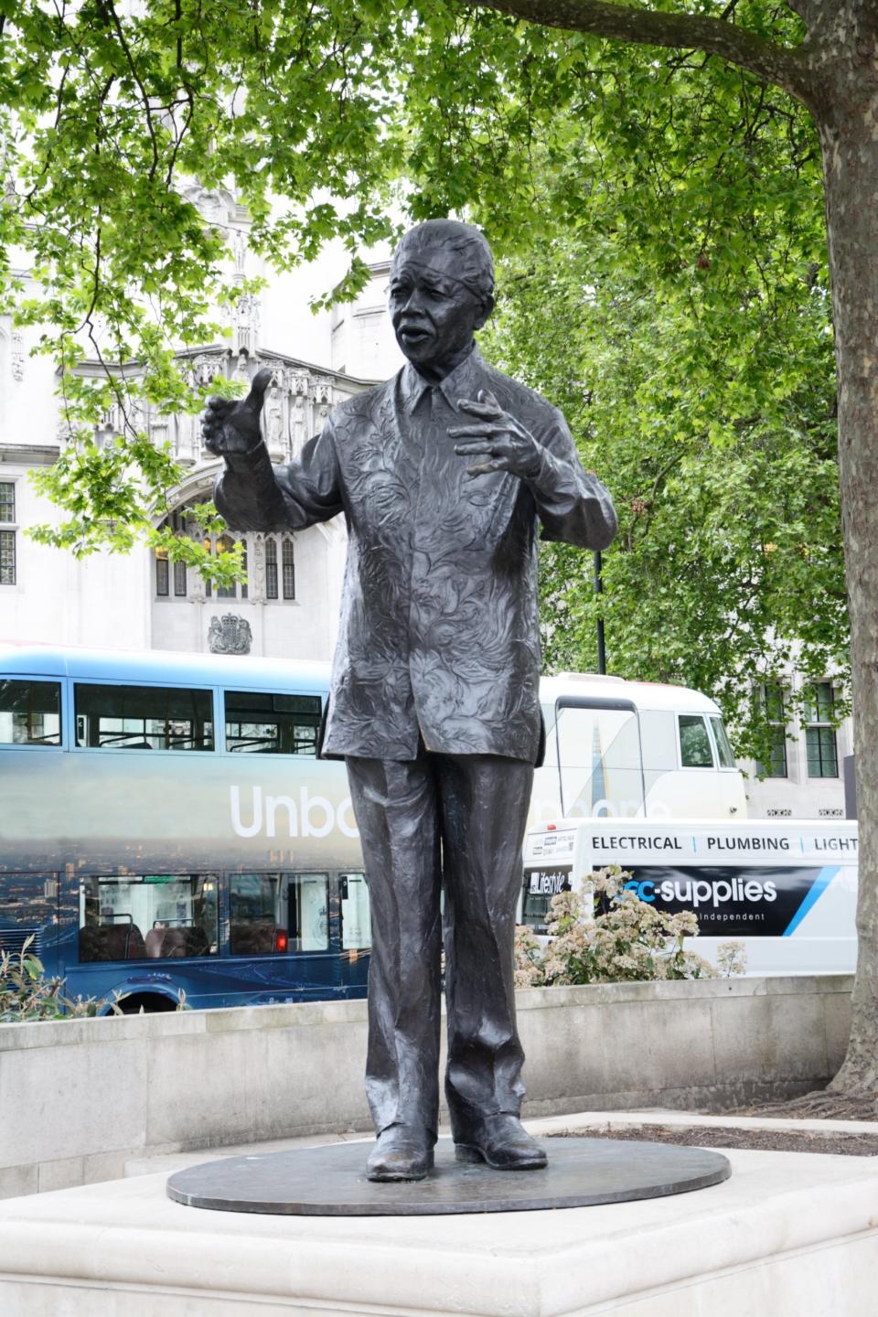 Statue of Nelson Mandela in Parliament Square (Alamy Stock Photo)