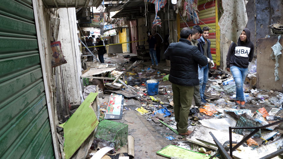 Iraqi security forces inspect the site of a bomb attack at a market in central Baghdad, Iraq December 31, 2016. REUTERS/Ali al-Mashhadani