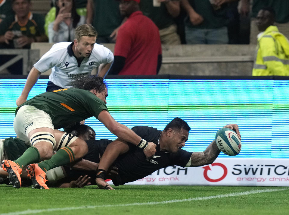 New Zealand's Shannon Frizell, right, scores a try as South Africa's Franco Mostert, font, and teammate Damian Willemse tries to defend during the Rugby Championship test between South Africa and New Zealand at Mbombela Stadium in Mbombela, South Africa, Saturday, Aug. 6, 2022. (AP Photo/Themba Hadebe)