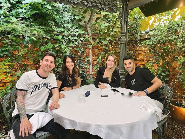 Lionel Messi, Antonela Roccuzzo, Sofía Balbi y Luis Suárez, íntimos amigos desde hace años, se reencontrarán en Miami