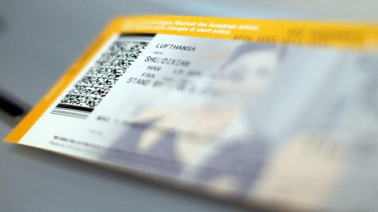Airlines wie die Lufthansa lassen sich bei der Ticketerstattung teilweise lange Zeit. Foto: dpa