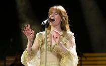 Intelligent, unkonventionell, stilsicher und irgendwie zeitlos: Der enorme Erfolg von Florence + the Machine (neues Album "Dance Fever") hat natürlich auch eine Menge mit dem ganz speziellen Charisma von Frontfrau Florence Welch zu tun. (Bild: Getty Images/Matthew Horwood)