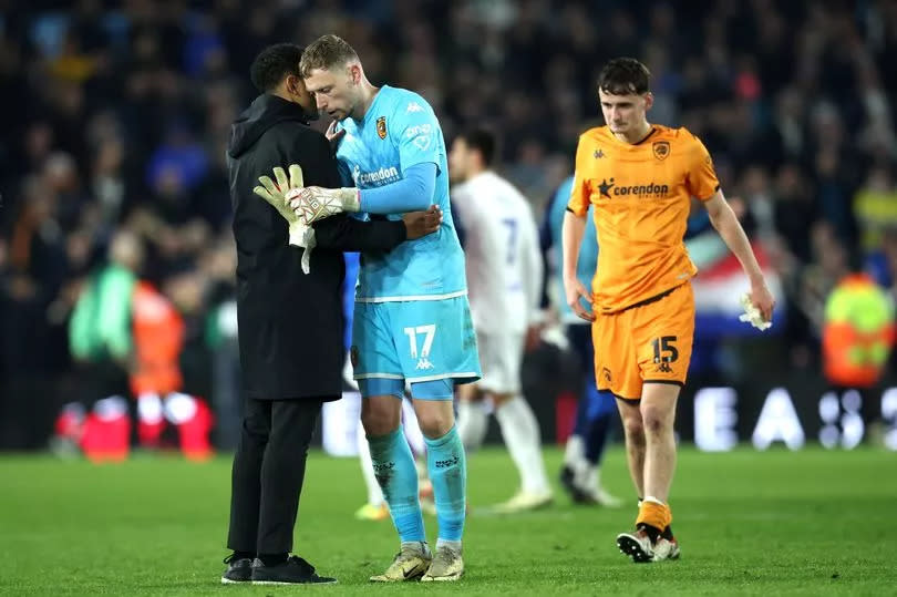 Hull City goalkeeper Ryan Allsop in conversation with Liam Rosenior