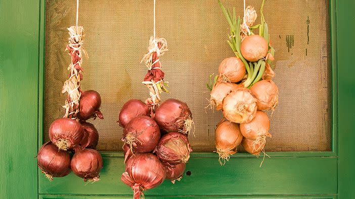 hanging an onion on the door is a greek new year tradition