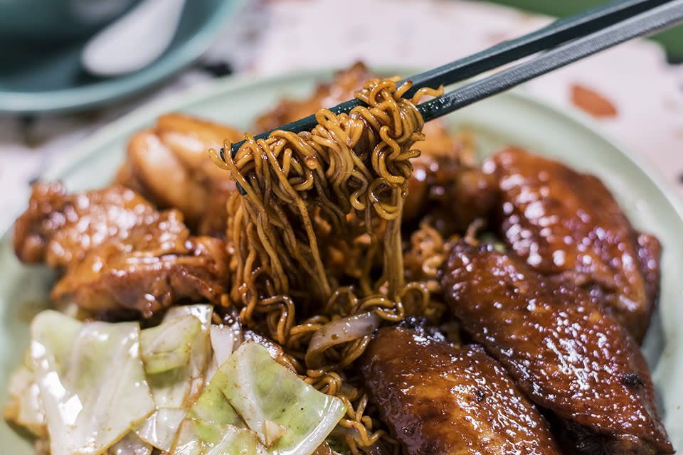 中環美食︱小巷茶餐廳「天蓬」 日賣過百碟 15cm超巨型豬扒飯