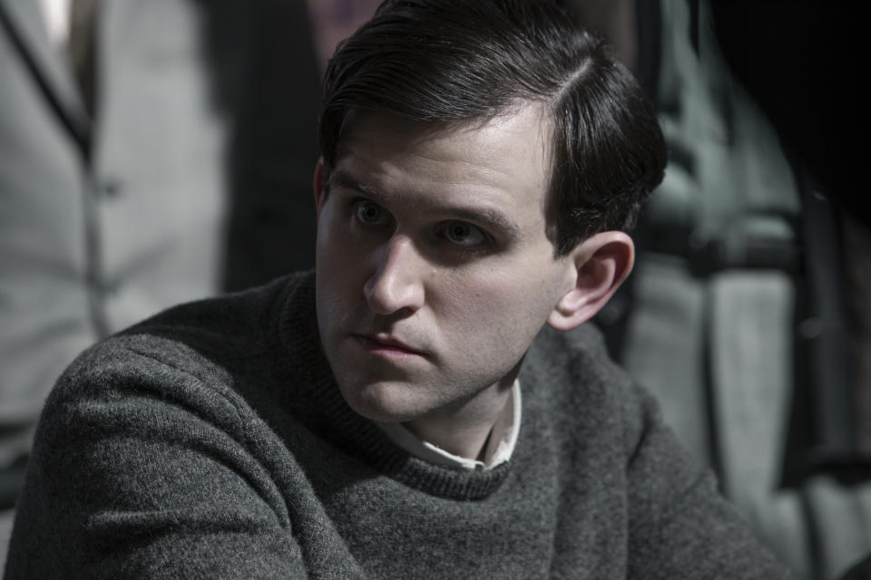 ▲曾演出哈利波特表哥的Harry Melling，在《后翼棄兵》中是名癡情男子。（圖／Netflix 提供）