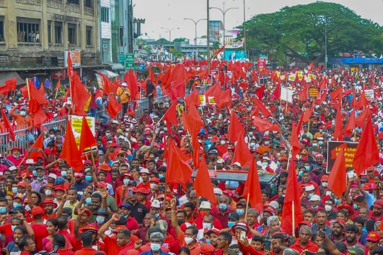 Vaste manifestation au Sri Lanka, touché par une violente crise économique et où l'opposition demande la démission du président Gotabaya Rajapaksa, le 1er mai 2022 à Colombo (AFP/-)