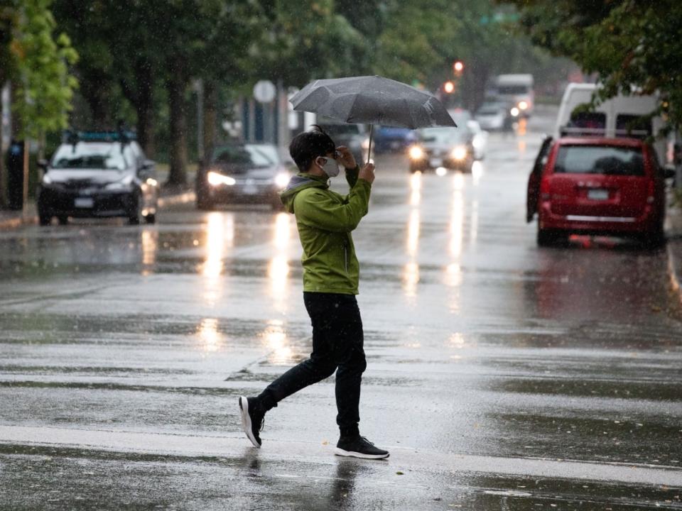 A face mask and an umbrella offer protection from COVID-19 and the elements on Sept. 17, 2021.  (Maggie MacPherson/CBC - image credit)