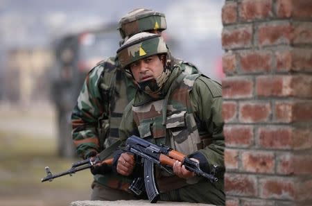 Indian army soldiers take their positions near the site of a gunbattle on the outskirts of Srinagar February 22, 2016. REUTERS/Danish Ismail