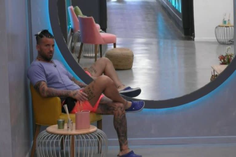 Apartado y hosco, así se lo ve a Juan en Gran Hermano desde la salida de su amigo Holder