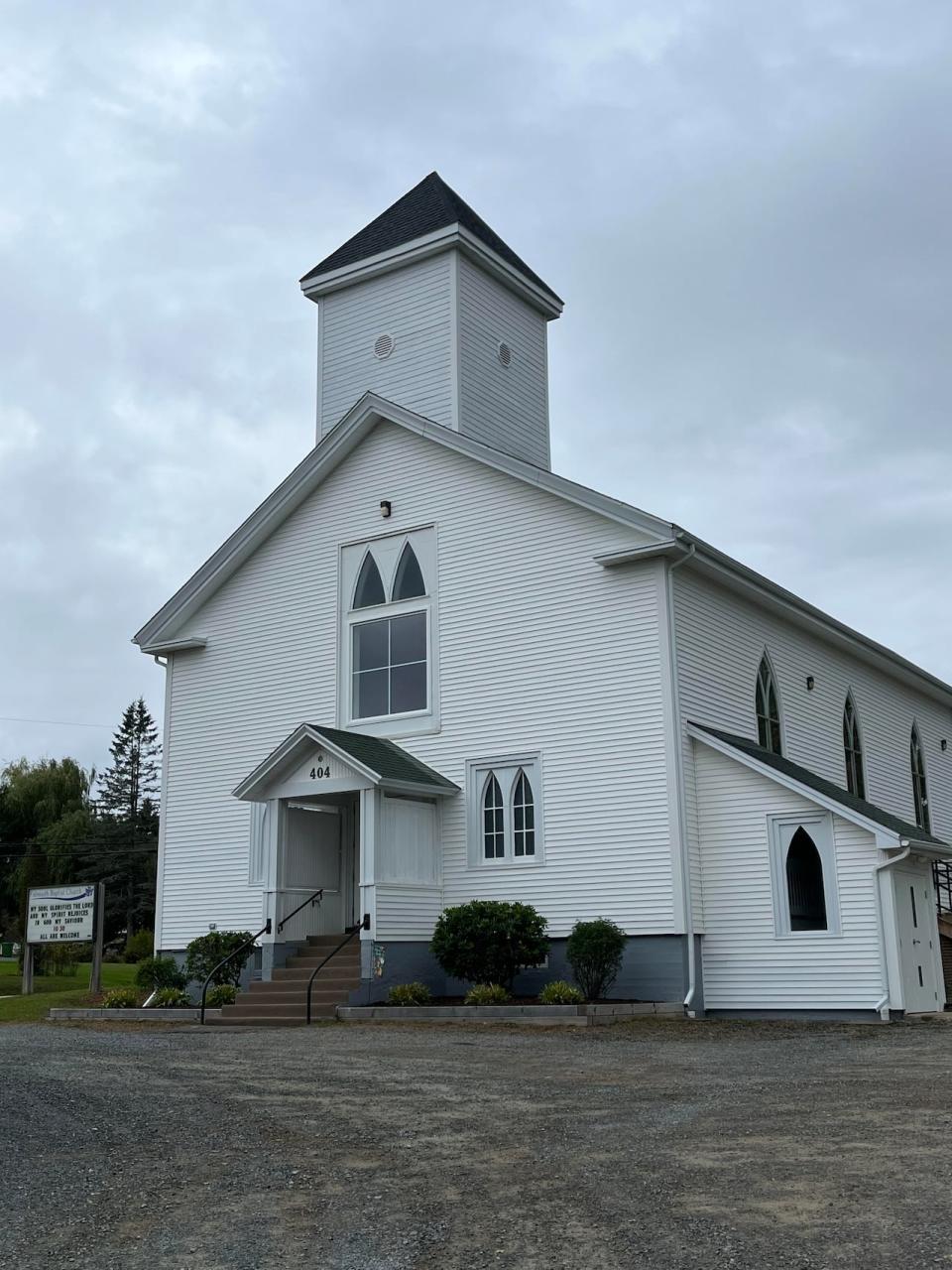 The Falmouth Baptist Church after it's damaged steeple was replaced with a shorter one. 