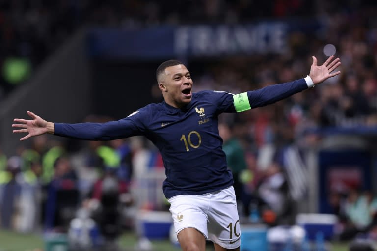 La superstar des Bleus Kylian Mbappé célèbre un des buts inscrits contre Gibraltar (14-0) lors d'un match de la phase de qualification à l'Euro-2024, le 18 novembre 2023 à l'Allianz Riviera à Nice (FRANCK FIFE)