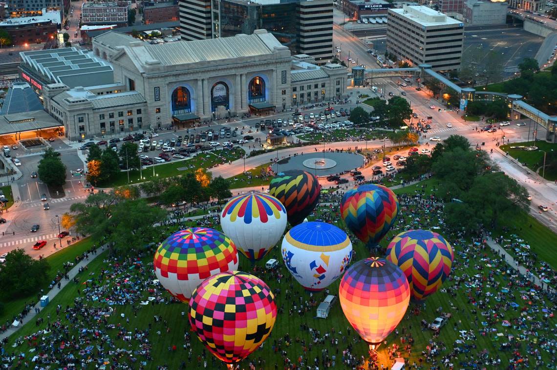 The National World War I Museum and Memorial launched its’ first annual Great Balloon Glow on Sunday, May 30, 2021, in Kansas City. The event featured 13 hot air balloons as well as music, food trucks and 30 different craft vendors. 