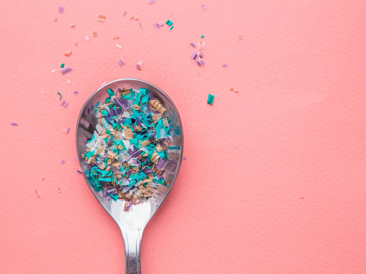 A spoon carrying microplastics (Getty Images/iStockphoto)