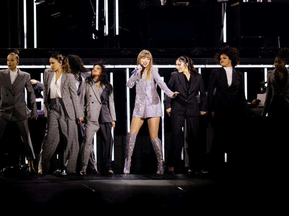 Taylor Swift en la noche de estreno de su gira The Eras en Glendale, Arizona, el 17 de marzo de 2023. (Cassidy Araiza/The New York Times)