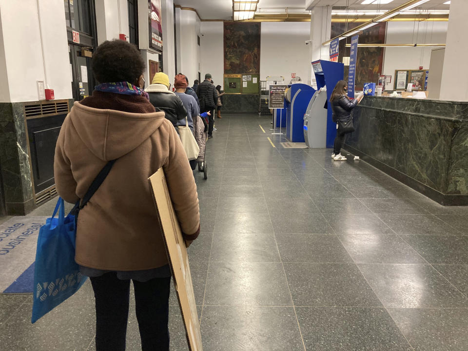 Long lines form at the post office during the holiday season and the coronavirus pandemic. The post office has been stretched to capacity to keep service timely. (STRF/STAR MAX/IPx 2020)