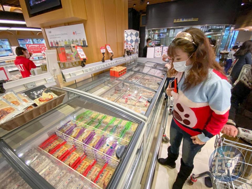美福超市也販售南門魚丸店蛋餃，是銷售排行榜上的常勝軍。