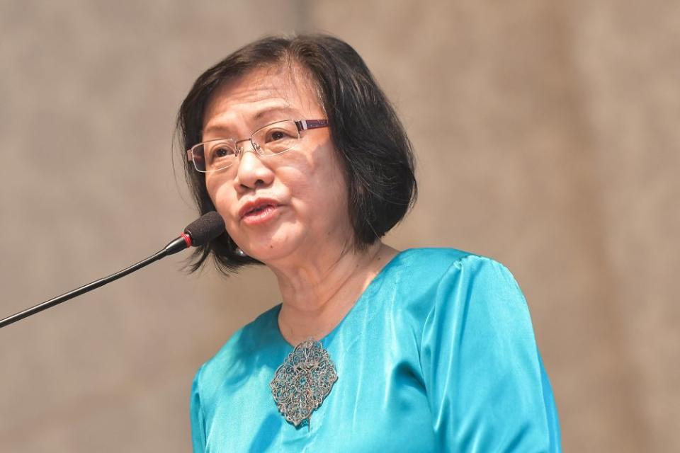 Petaling Jaya MP Maria Chin Abdullah criticised the government’s refusal to update Malaysia’s laws to allow Malaysian women to share the same rights as Malaysian men to confer Malaysian citizenship on their own children when born to a non-Malaysian spouse. ― Picture by Miera Zulyana