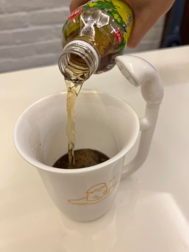 ▲有網友表示，她把咖啡和冬瓜茶配在一起，沒想到味道竟驚為天人的好喝。（圖／翻攝自臉書「我愛全聯-好物老實説」）