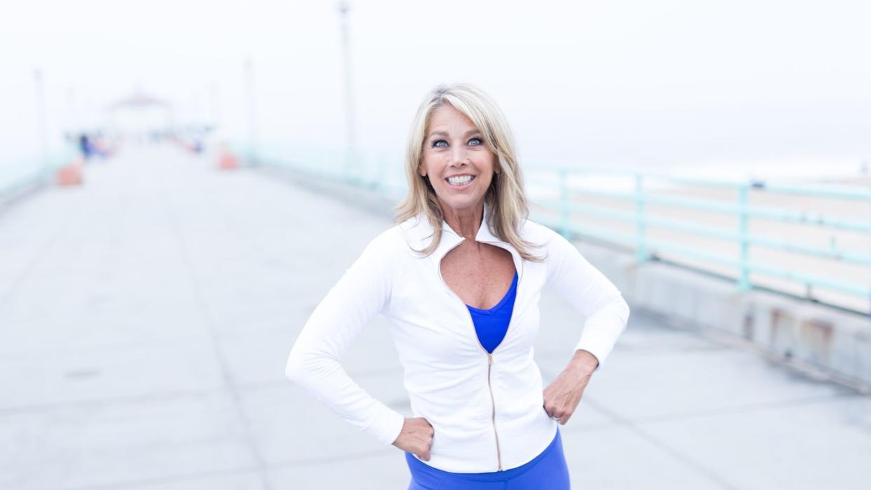 At 67, Denise Austin Demonstrates ‘Squat’ to ‘Tone’ Glutes That’s ...