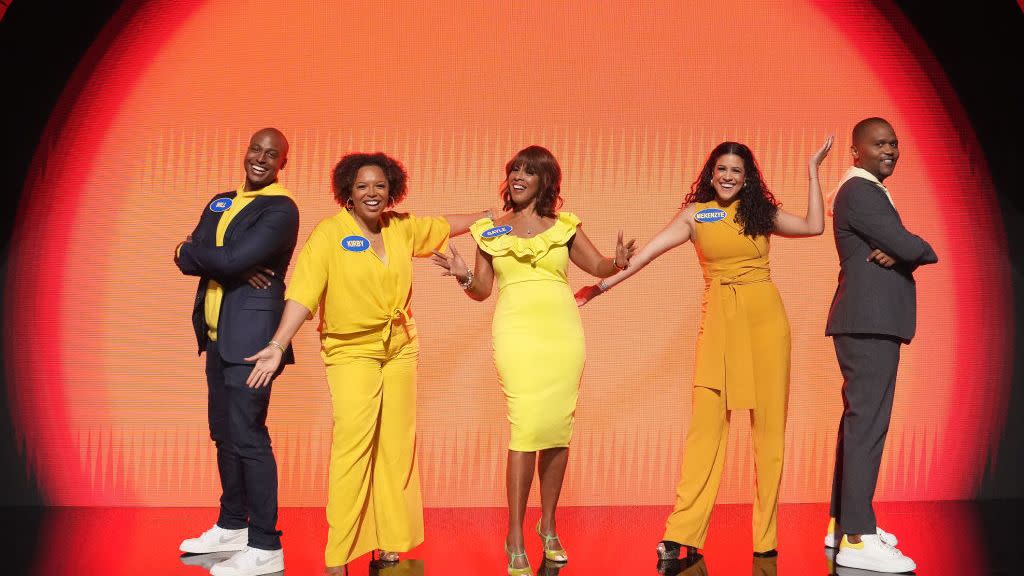 celebrity family feud the cast of yellow jackets and gayle king vs sofia bush hughes hosted by steve harvey, the cast of yellowjackets led by christina ricci and samantha hanratty, and gayle king and sophia bush hughes battle it out to see who will win the grand prize for their selected charities sunday, july 9 900 1000 pm edt, on abc eric mccandlessabc via getty images will bumpus, kirby bumpus, gayle king, mekenzye schwab, virgil miller