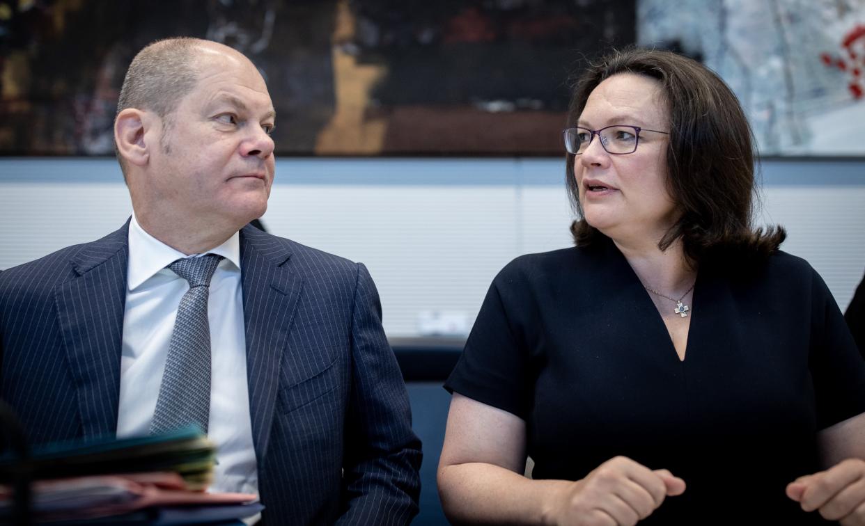 Olaf Scholz und Andrea Nahles bei der SPD-Fraktionssitzung zum Asylstreit am Mittwoch (Bild: dpa)