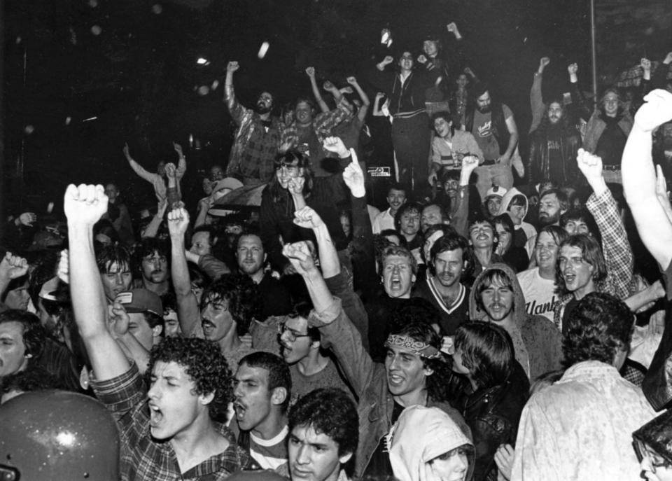 Crowds gather outside Sir Morgan’s Cove on Sept. 14, 1981, the night of the infamous Rolling Stones concert.