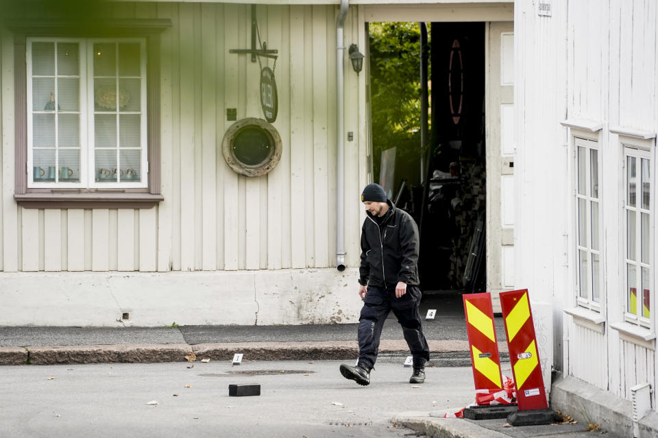 Police at the scene involved in the bow and arrow attack, in Kongsberg, Norway, Friday, Oct. 15, 2021. The suspect in a bow-and-arrow attack that killed five people and wounded three in a small Norwegian town is facing a custody hearing Friday. He won’t appear in court because he has has confessed to the killings and has agreed to being held in custody. (Terje Pedersen/NTB via AP)