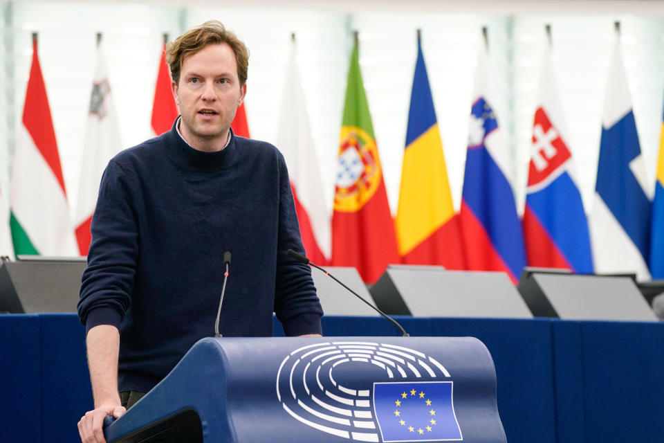 Volt-Spitzenkandidat Damian Boeselager im EU-Parlament.  - Copyright: picture alliance / Hans Lucas | Union Europeenne