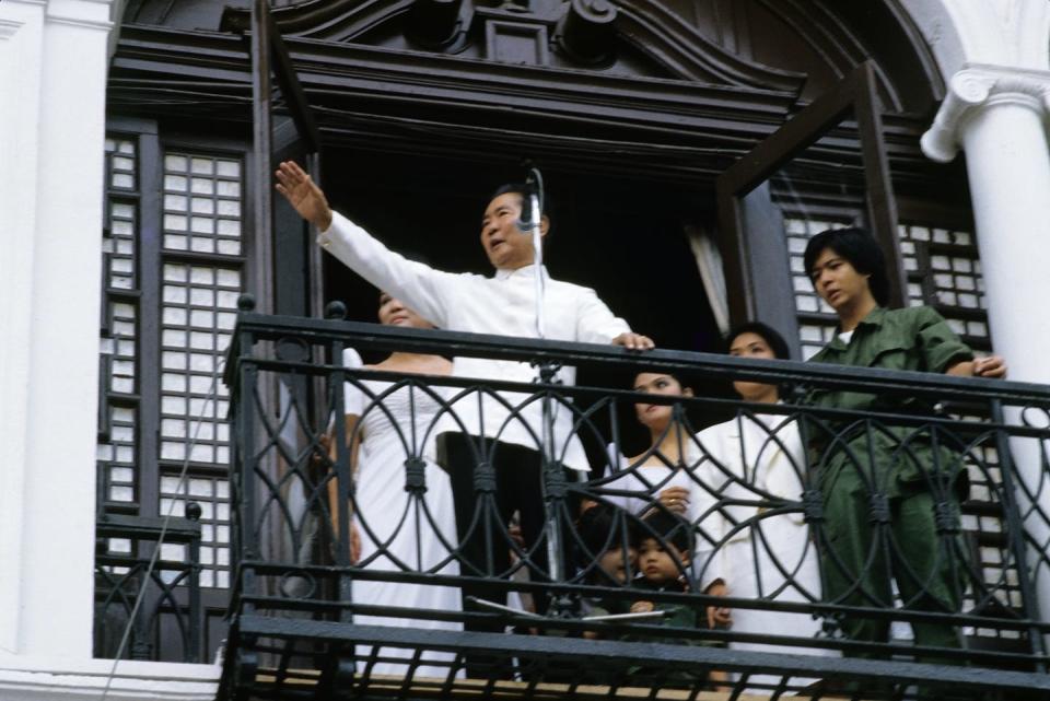 <span class="caption">Like father, like son?</span> <span class="attribution"><a class="link " href="https://www.gettyimages.com/detail/news-photo/philippine-president-ferdinand-marcos-waves-goodbye-to-news-photo/1337631331?adppopup=true" rel="nofollow noopener" target="_blank" data-ylk="slk:Alex Bowie/Getty Images;elm:context_link;itc:0;sec:content-canvas">Alex Bowie/Getty Images</a></span>