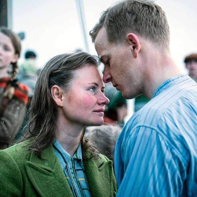 La pareja de Ingrid y Gunnar deberán sortear las dificultades de la guerra para mantenerse a salvo