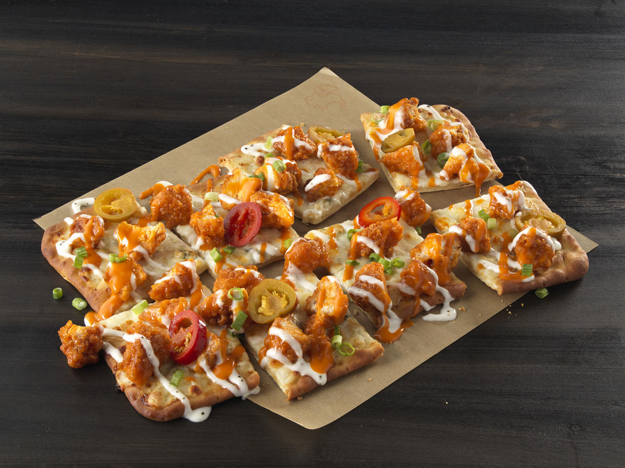 Buffalo Wild Wings Boneless Bar Pizza (Courtesy: Buffalo Wild Wings)