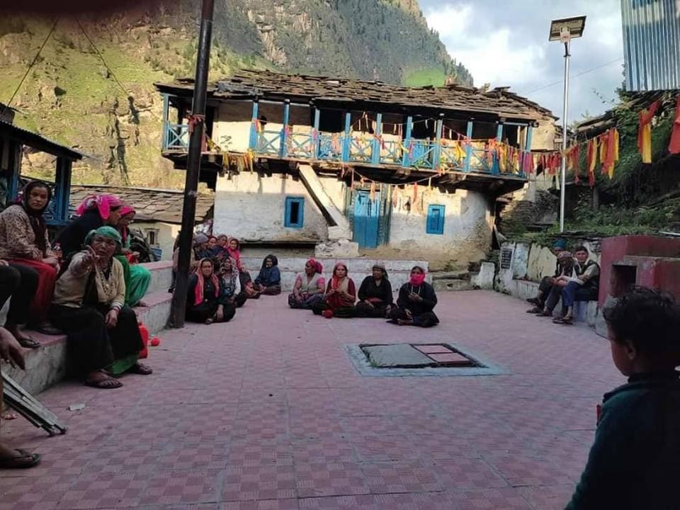 <div class="paragraphs"><p>Women members of Raini village's gram sabha</p></div>